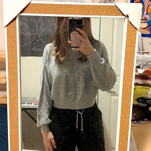 CROPPED GREY SWEATER